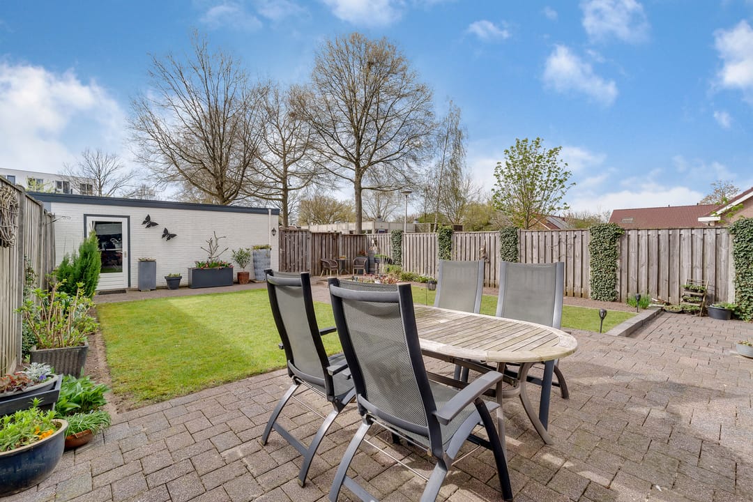 Move-in Ready Corner Home with Garage and Solar Panels in Nijverdal — 22