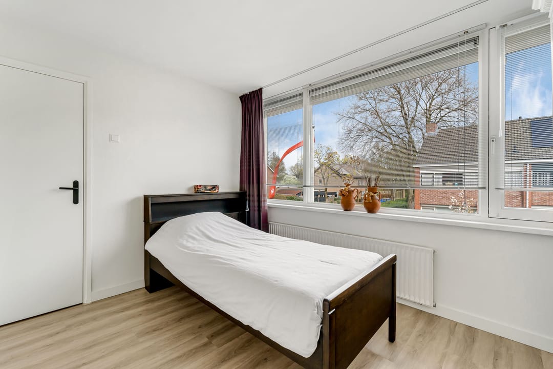 Move-in Ready Corner Home with Garage and Solar Panels in Nijverdal — 16
