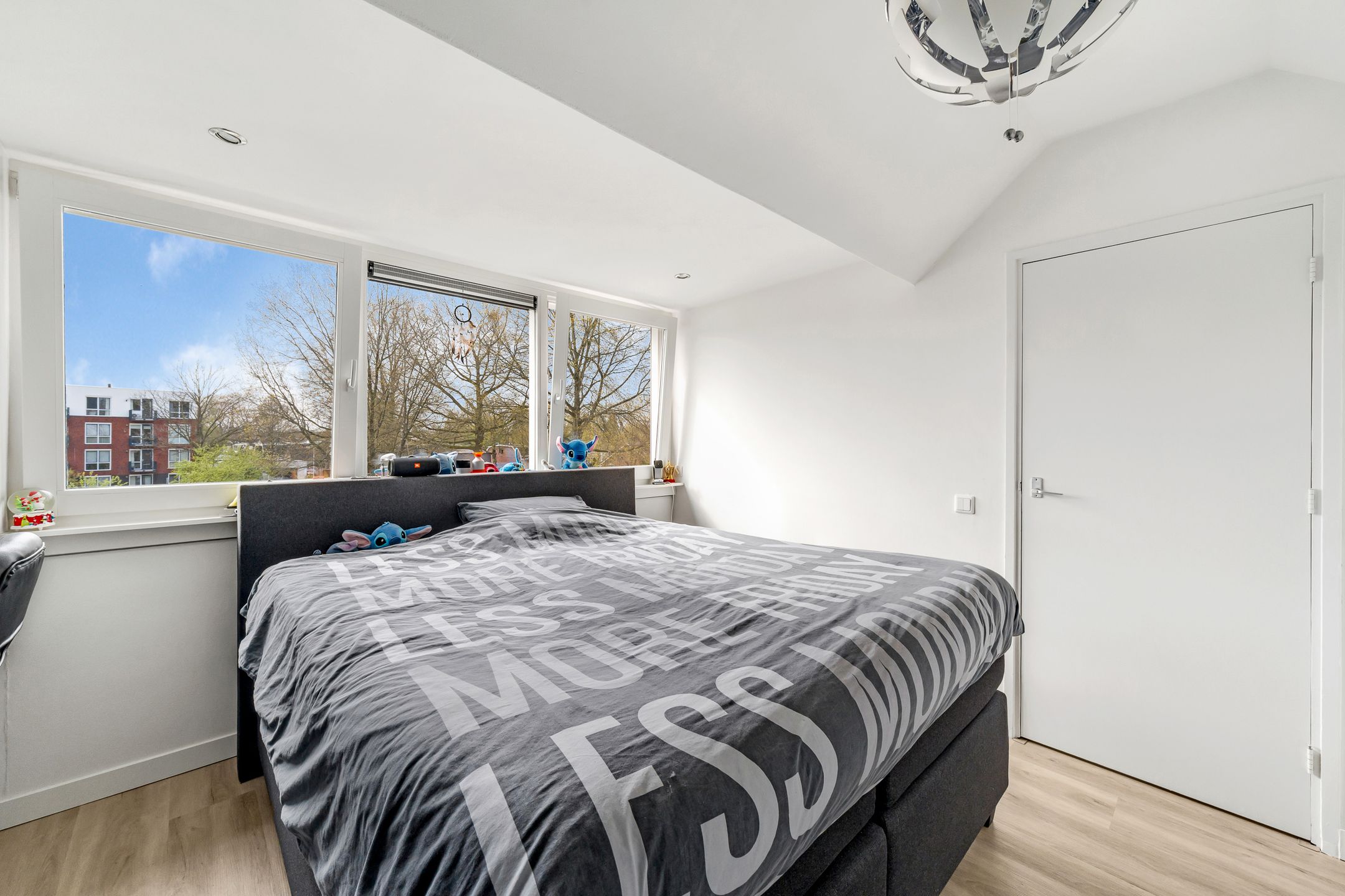 Move-in Ready Corner Home with Garage and Solar Panels in Nijverdal — 21