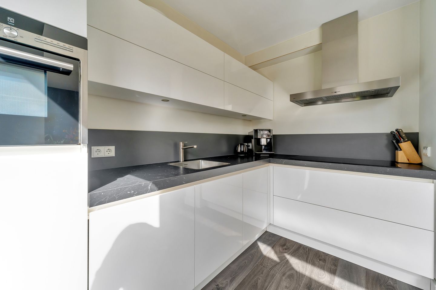 Move-in Ready Corner Home with Garage and Solar Panels in Nijverdal — 10