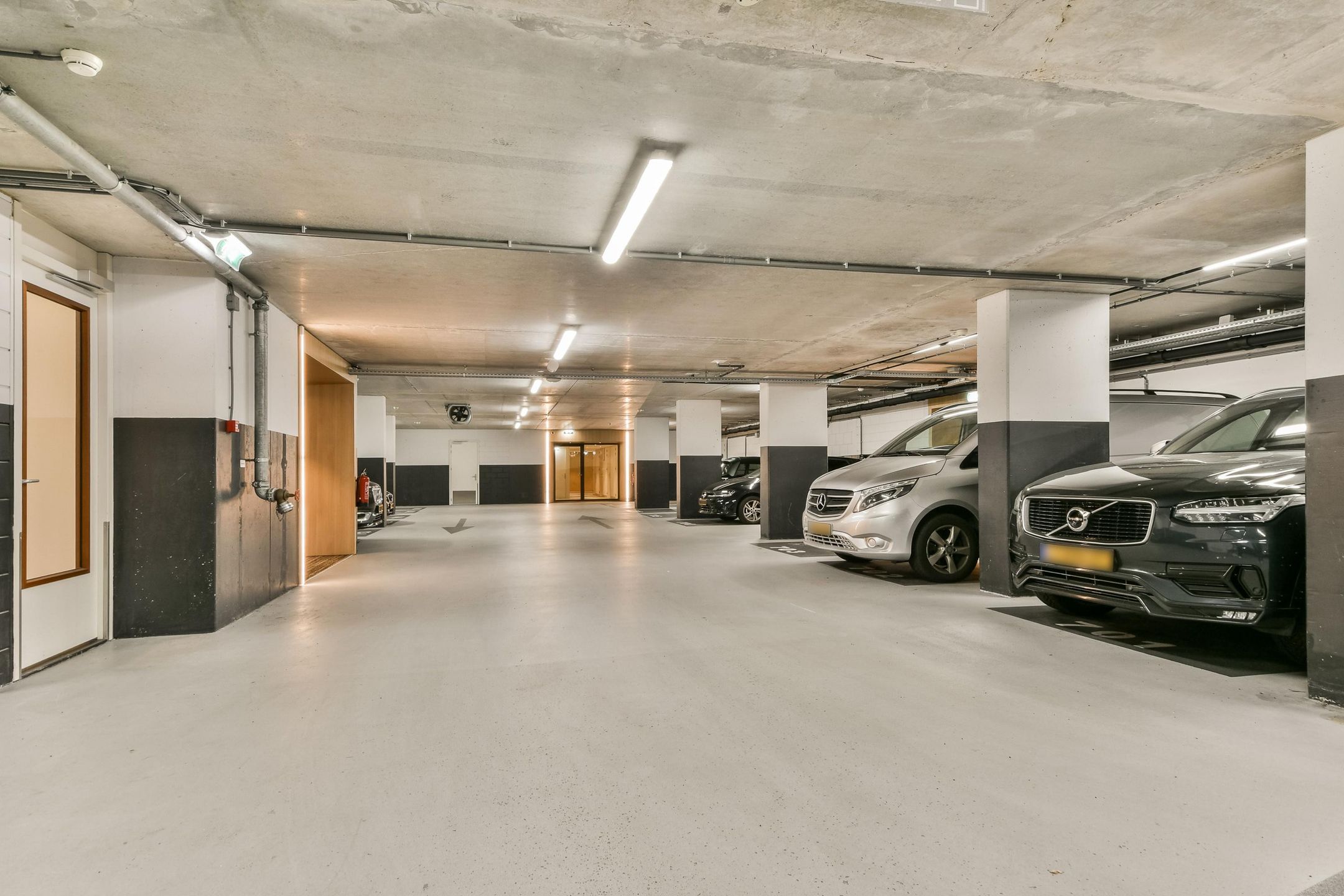 Photo 24 of Peter Schatstraat 97