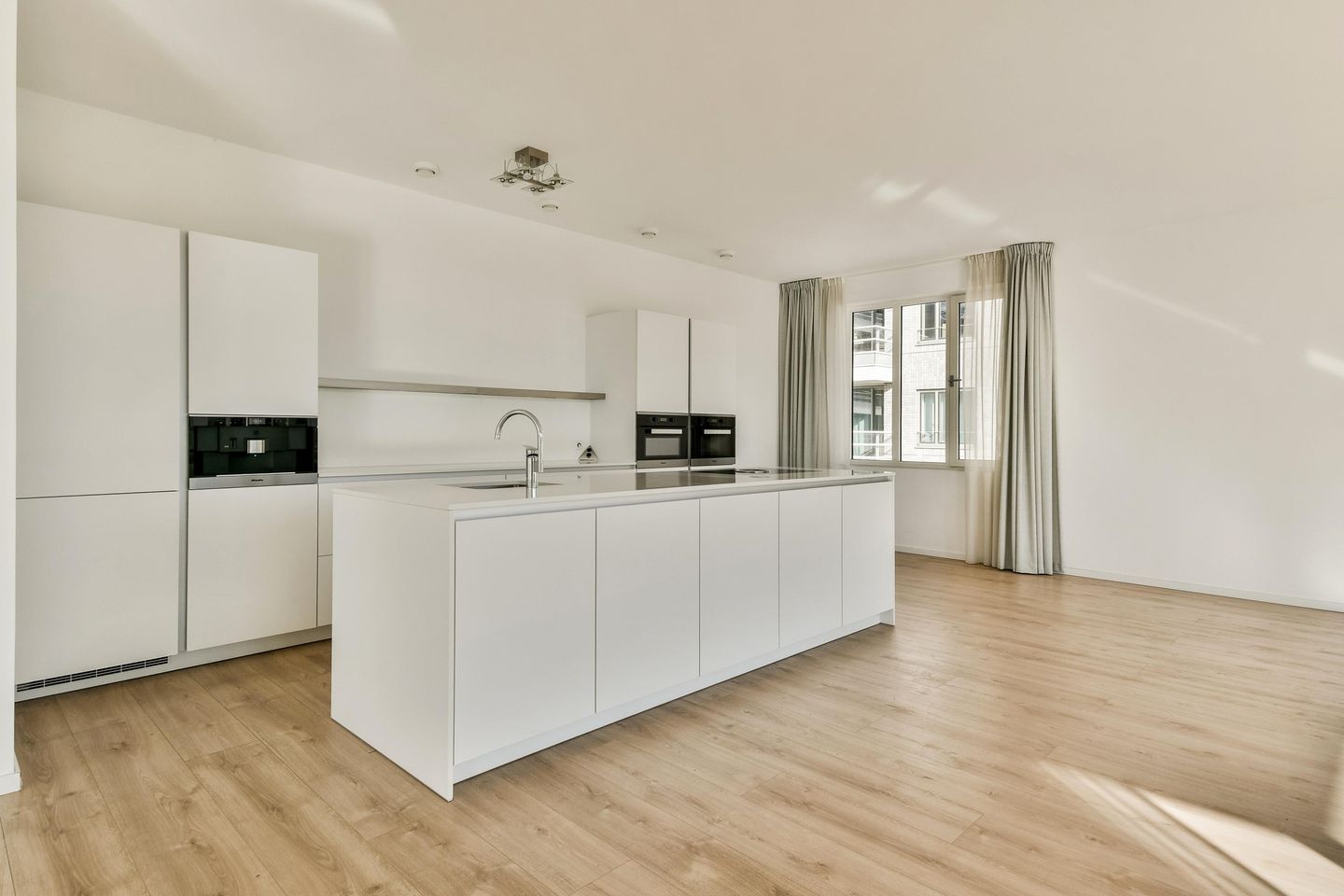 Photo 4 of Peter Schatstraat 97