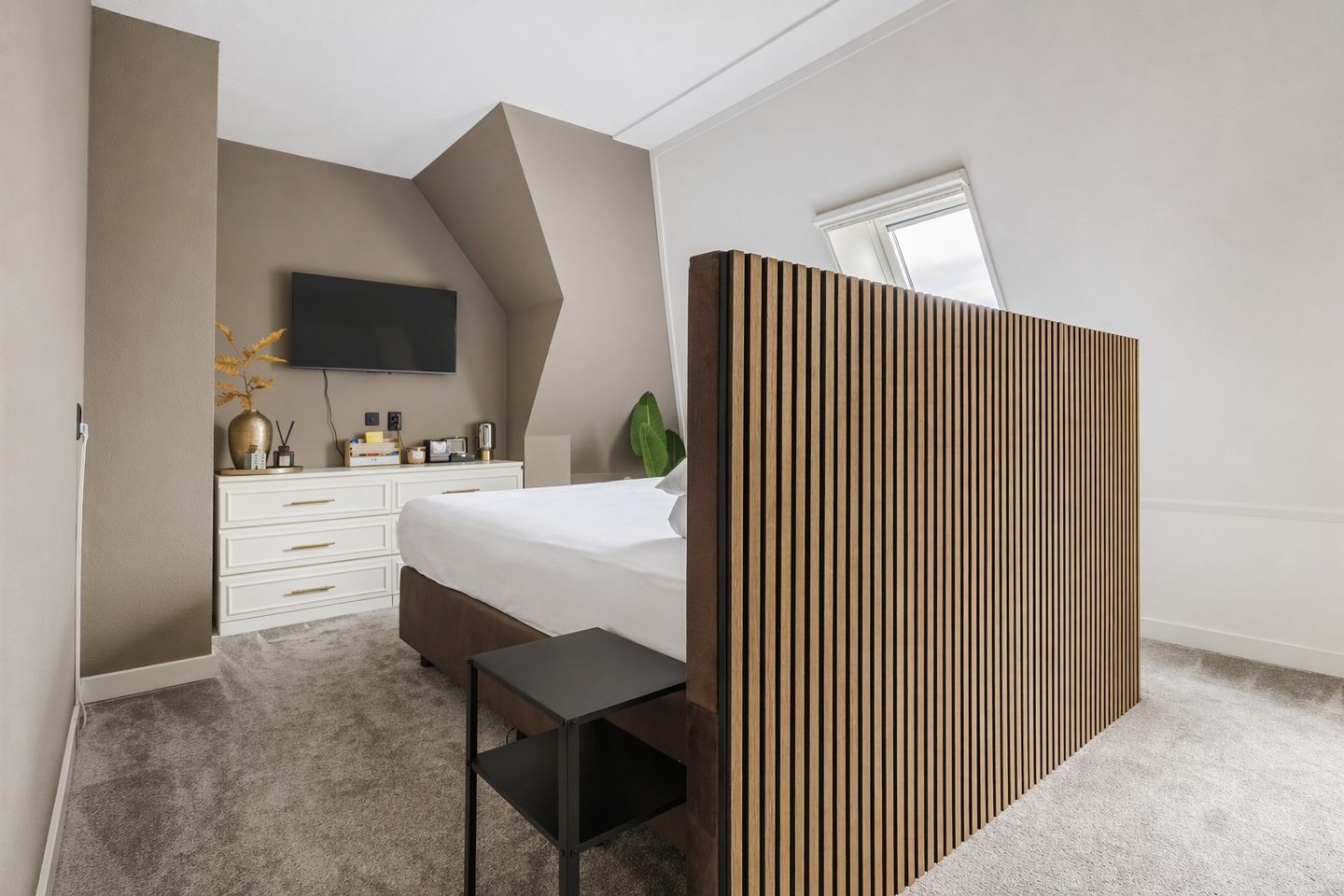 Spacious Move-in Ready Apartment with Two Balconies in the Heart of Reusel — 19