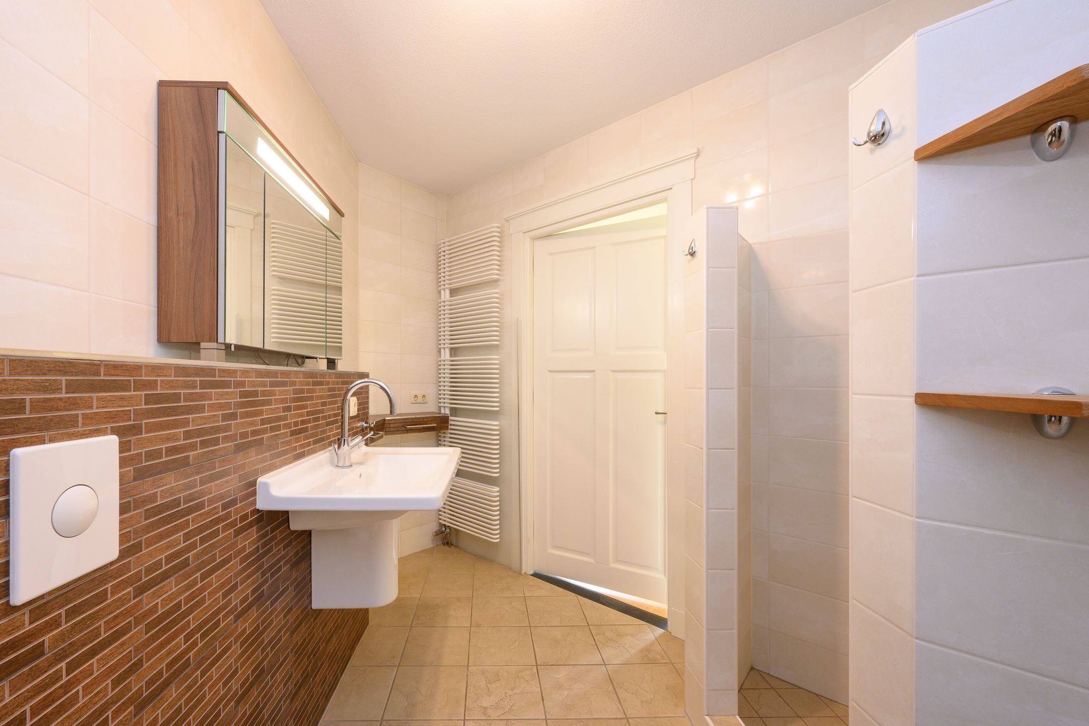 Foto 15 van Badhuislaan 11