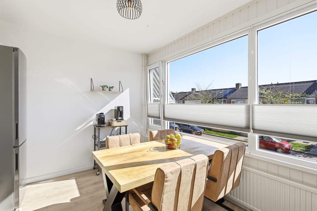 Spacious family home with modern kitchen and garden in Oost-Souburg — 22
