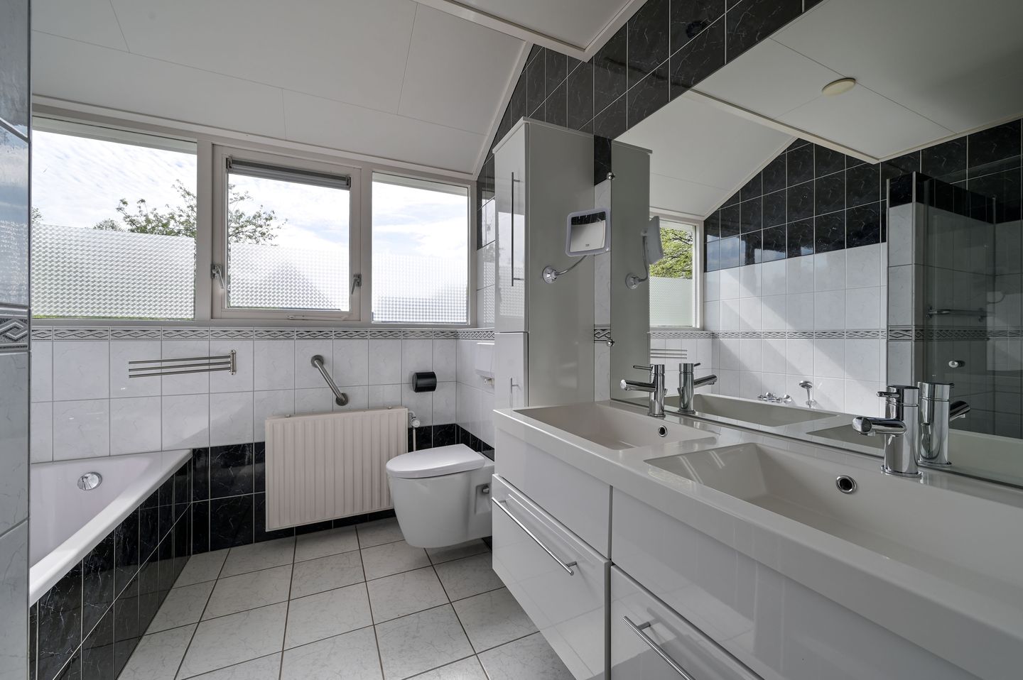 Photo 19 of Verzetslaan 23