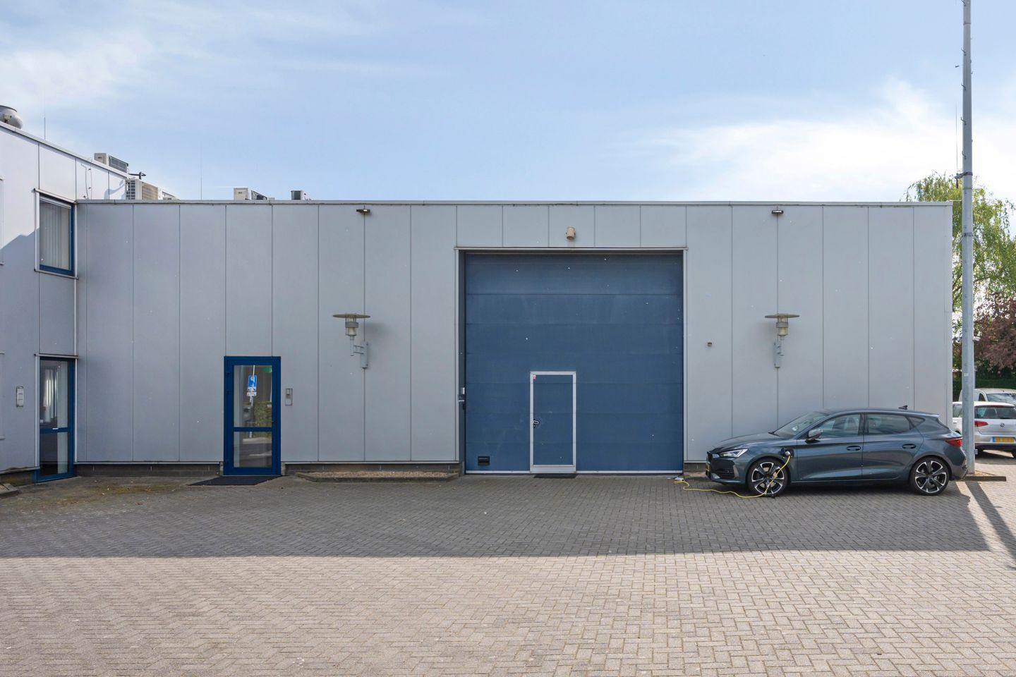 View photo 2 of Middelweg 2