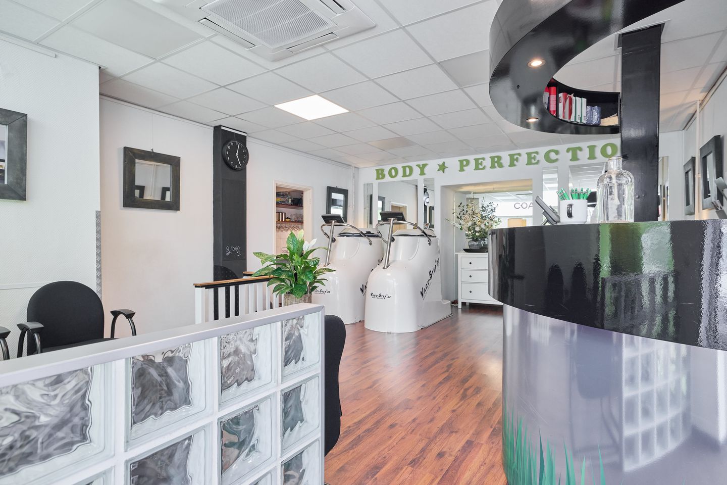 View photo 3 of Koninginnelaan 42-A