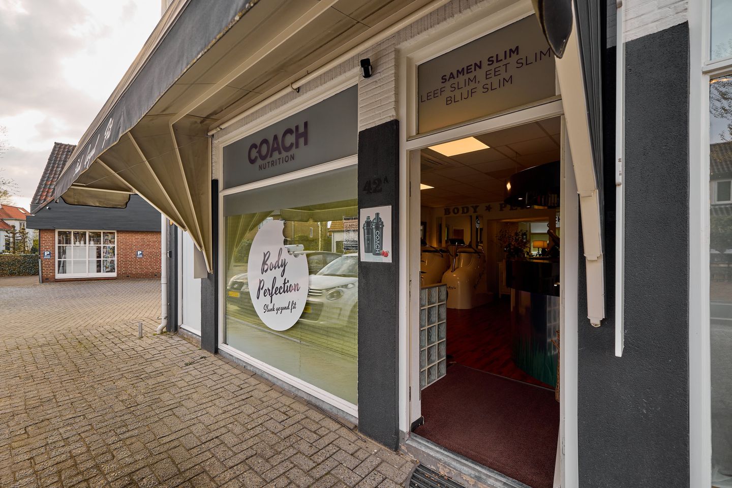 View photo 2 of Koninginnelaan 42-A