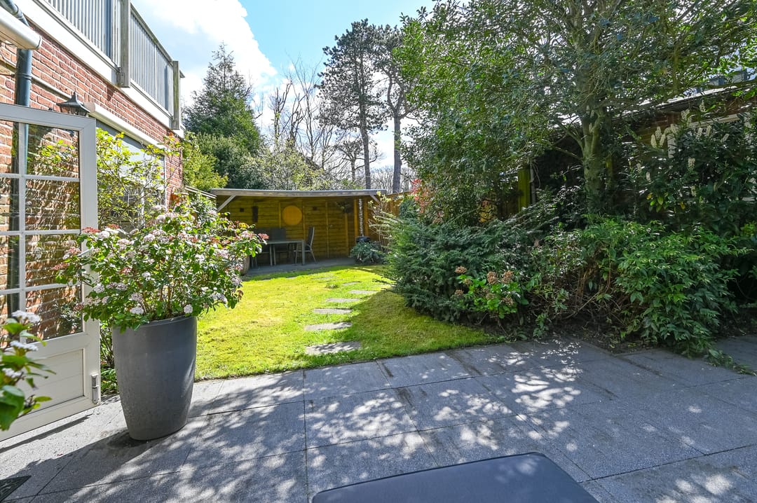 Charming Semi-Detached Villa with Garden and Garage in Santpoort-Zuid — 37