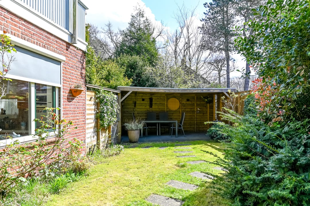 Charming Semi-Detached Villa with Garden and Garage in Santpoort-Zuid — 38
