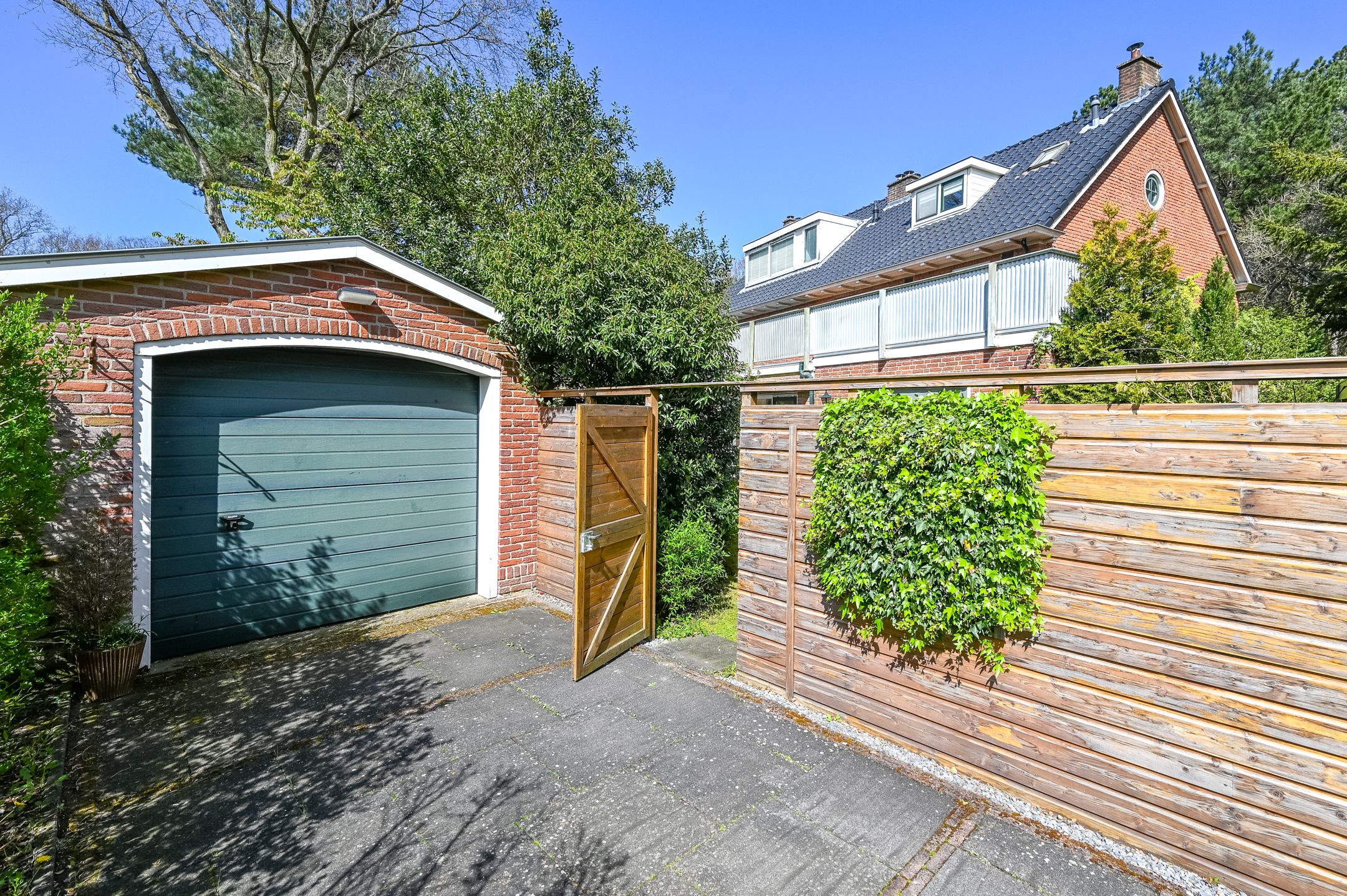 Charming Semi-Detached Villa with Garden and Garage in Santpoort-Zuid — 42