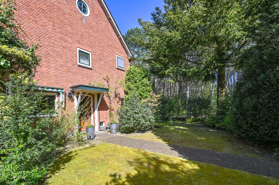 Charming Semi-Detached Villa with Garden and Garage in Santpoort-Zuid — 43