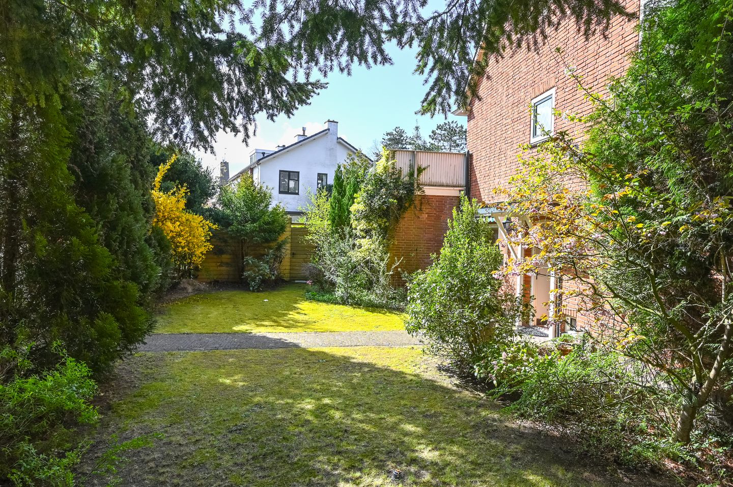Charming Semi-Detached Villa with Garden and Garage in Santpoort-Zuid — 44