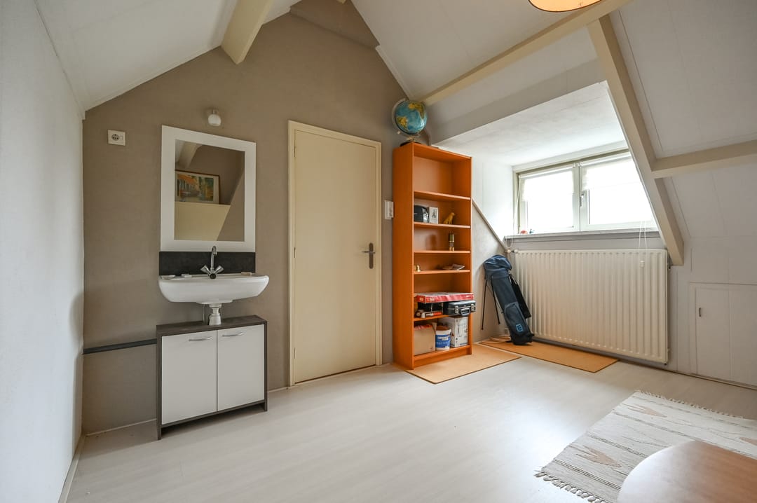 Charming Semi-Detached Villa with Garden and Garage in Santpoort-Zuid — 32