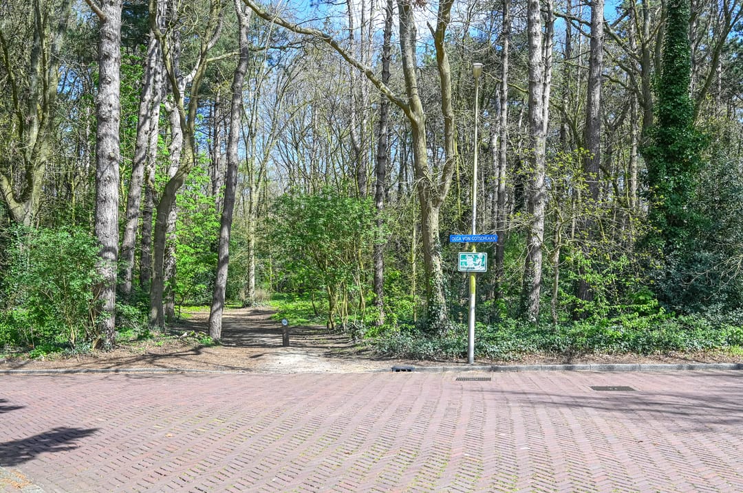 Charming Semi-Detached Villa with Garden and Garage in Santpoort-Zuid — 47