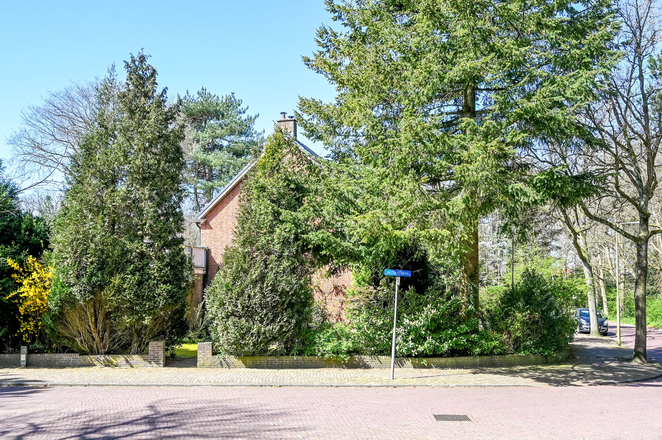 Charming Semi-Detached Villa with Garden and Garage in Santpoort-Zuid — 45