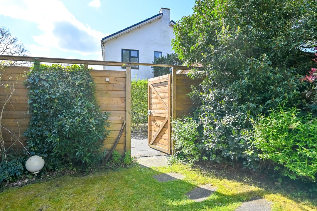 Charming Semi-Detached Villa with Garden and Garage in Santpoort-Zuid — 41