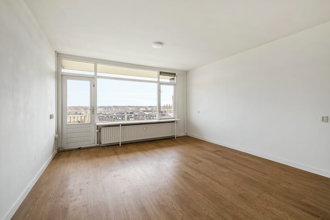 Spacious apartment with lift, balcony and panoramic view in Weesp — 13