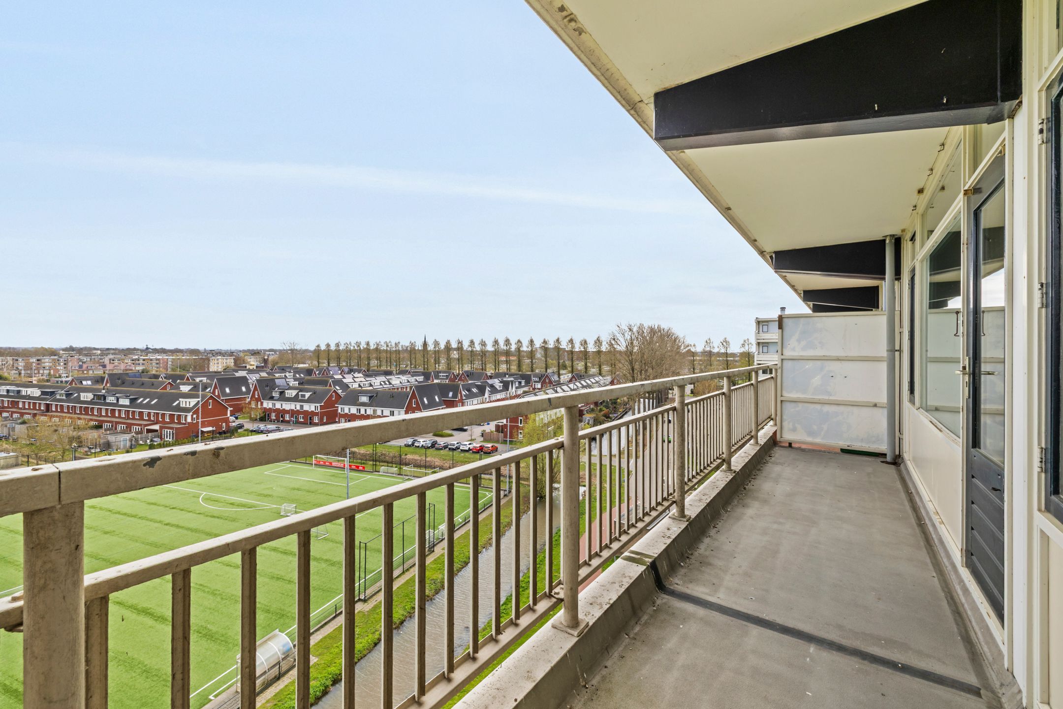 Spacious apartment with lift, balcony and panoramic view in Weesp — 15