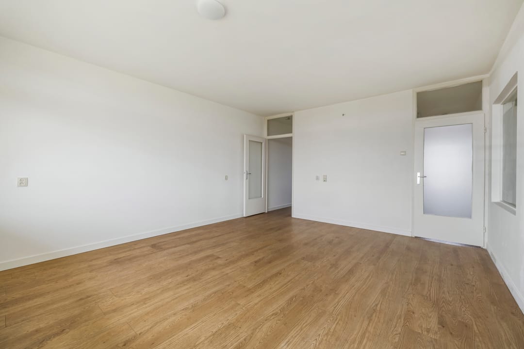 Spacious apartment with lift, balcony and panoramic view in Weesp — 16