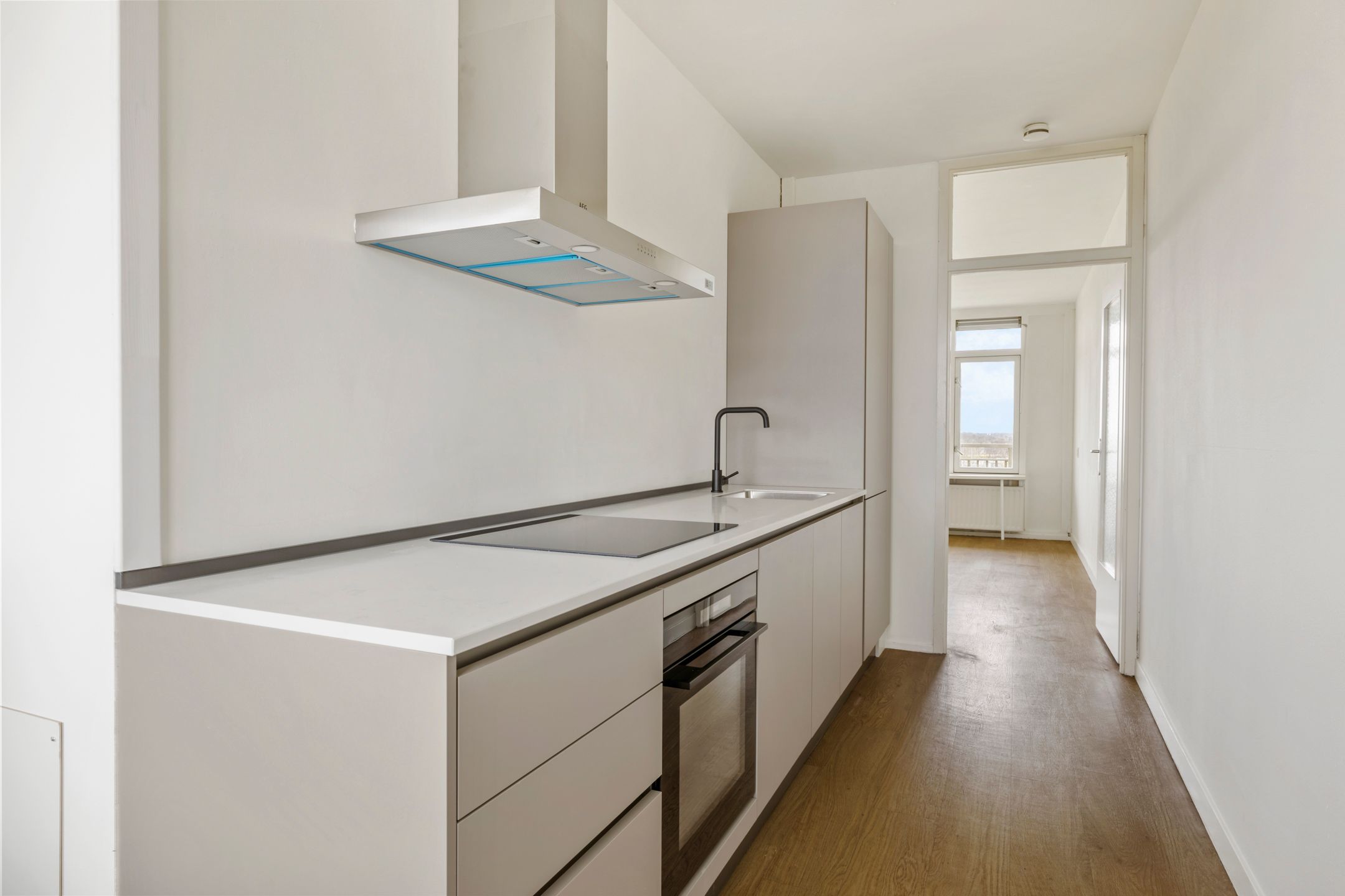 Spacious apartment with lift, balcony and panoramic view in Weesp — 18