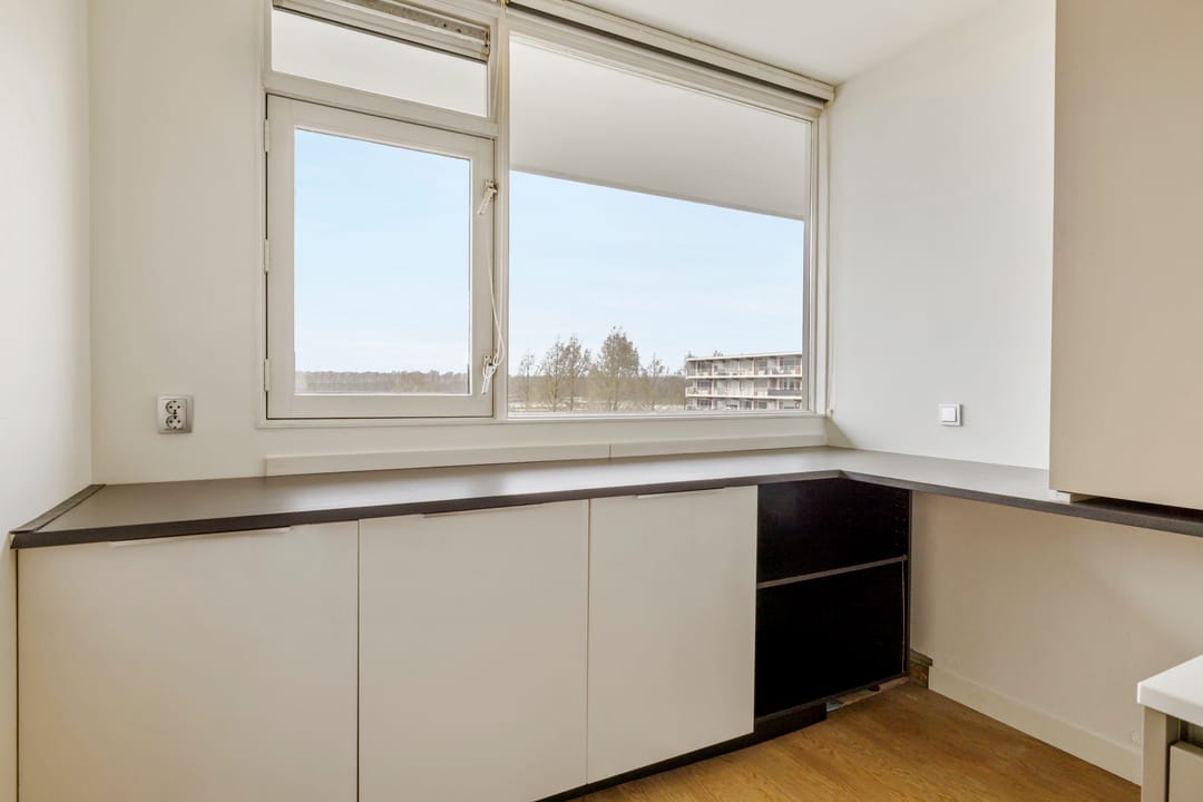 Spacious apartment with lift, balcony and panoramic view in Weesp — 17