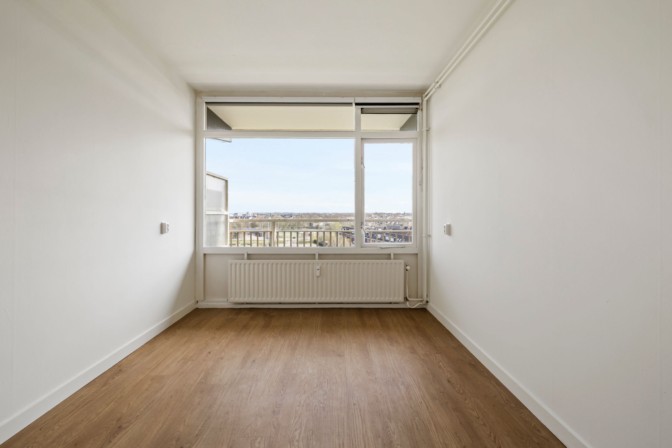 Spacious apartment with lift, balcony and panoramic view in Weesp — 21