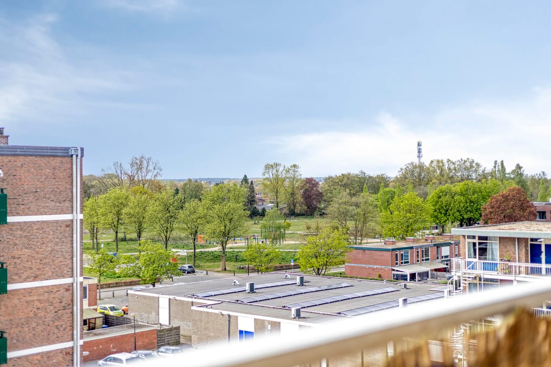 Photo 23 of Eemstraat 47