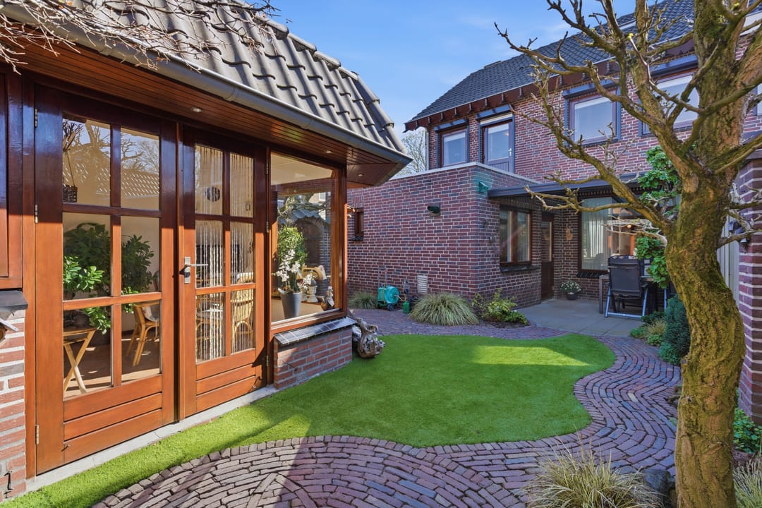 Charming semi-detached house with garden room and garage in Mill-West — 38