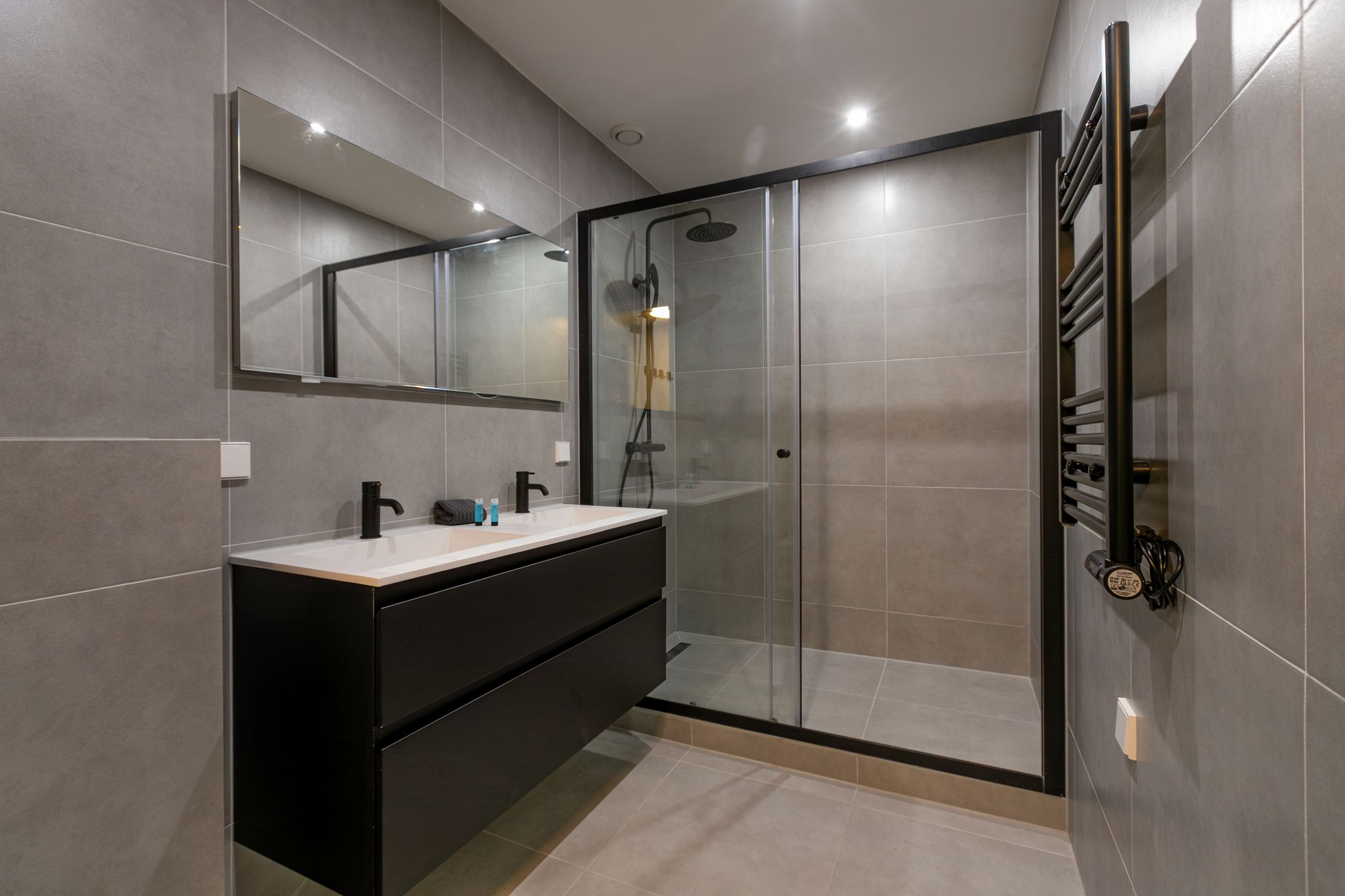 Luxurious Ground-Floor Apartment with Large Garden in Popular Blijdorp — 36