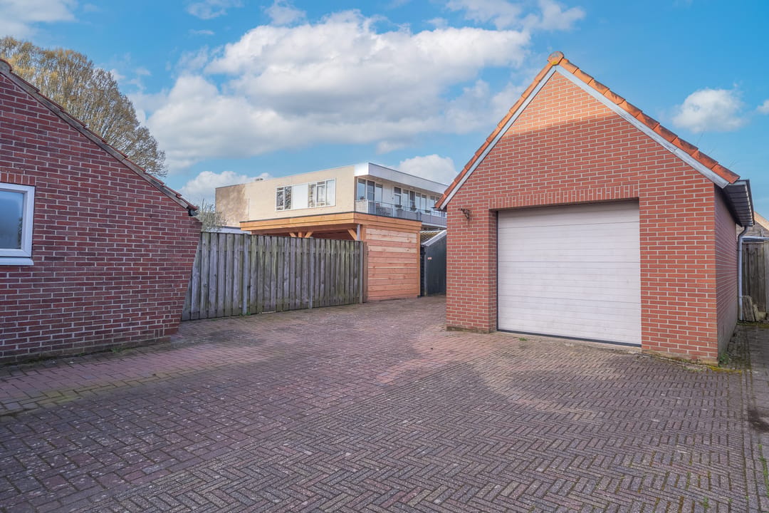 Photo 23 of Zonnebloemstraat 57