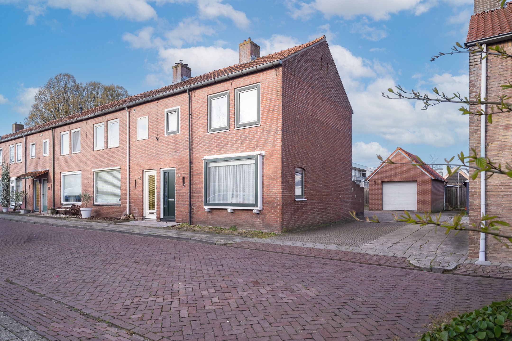 Photo 24 of Zonnebloemstraat 57