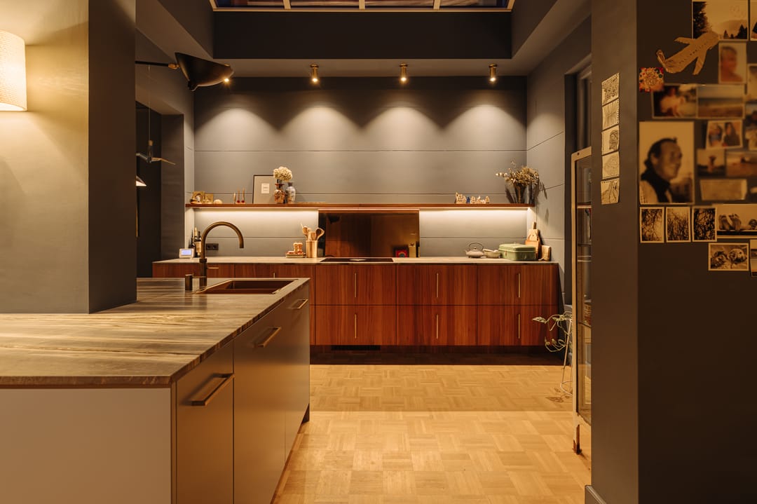 Unique Corner Townhouse with Exceptional Ceiling Heights and Multi-Purpose Living Potential Near Vondelpark — 23