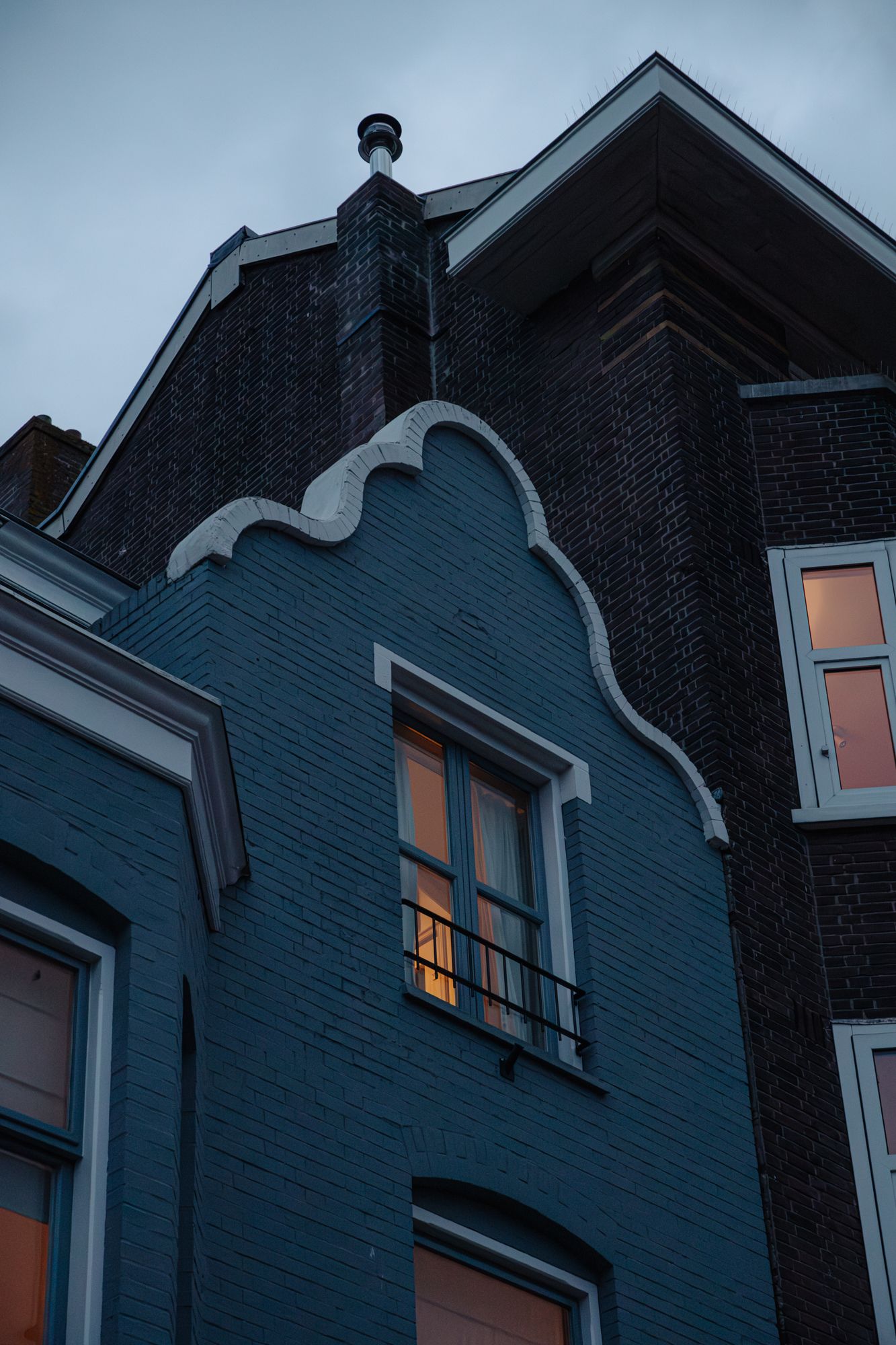 Unique Corner Townhouse with Exceptional Ceiling Heights and Multi-Purpose Living Potential Near Vondelpark — 40