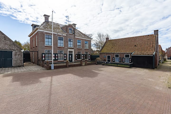 Photo 2 of Tsjerkeplein 2