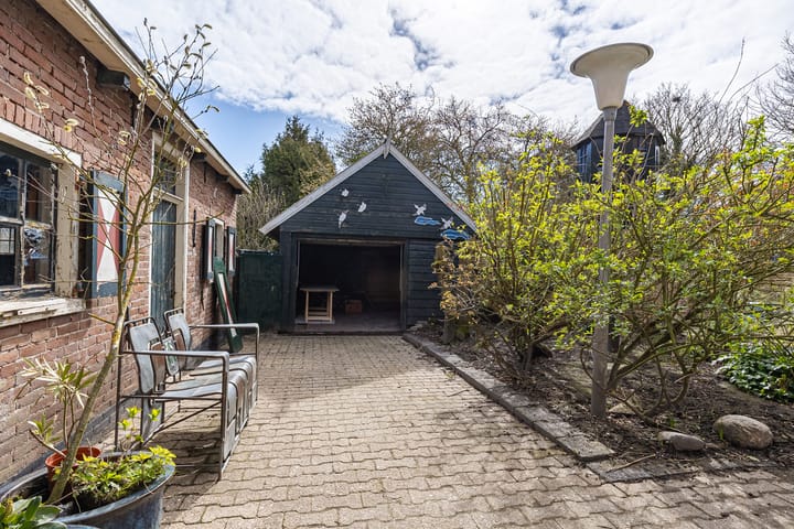 Vrijstaande woning te koop: Tsjerkeplein 2, Wierum