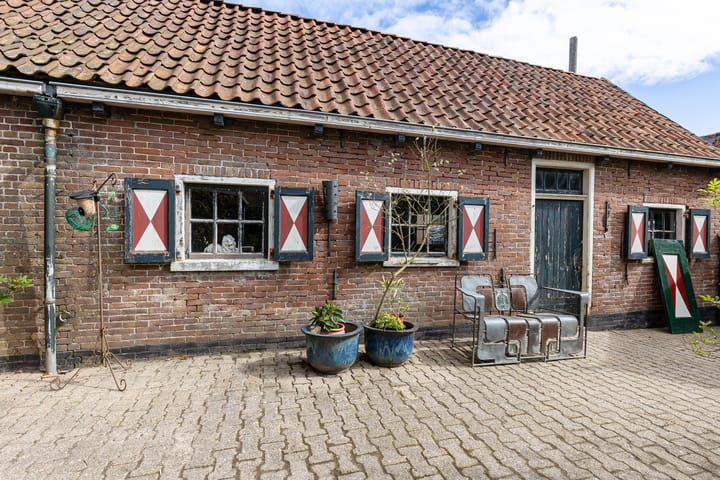 Vrijstaande woning te koop: Tsjerkeplein 2, Wierum