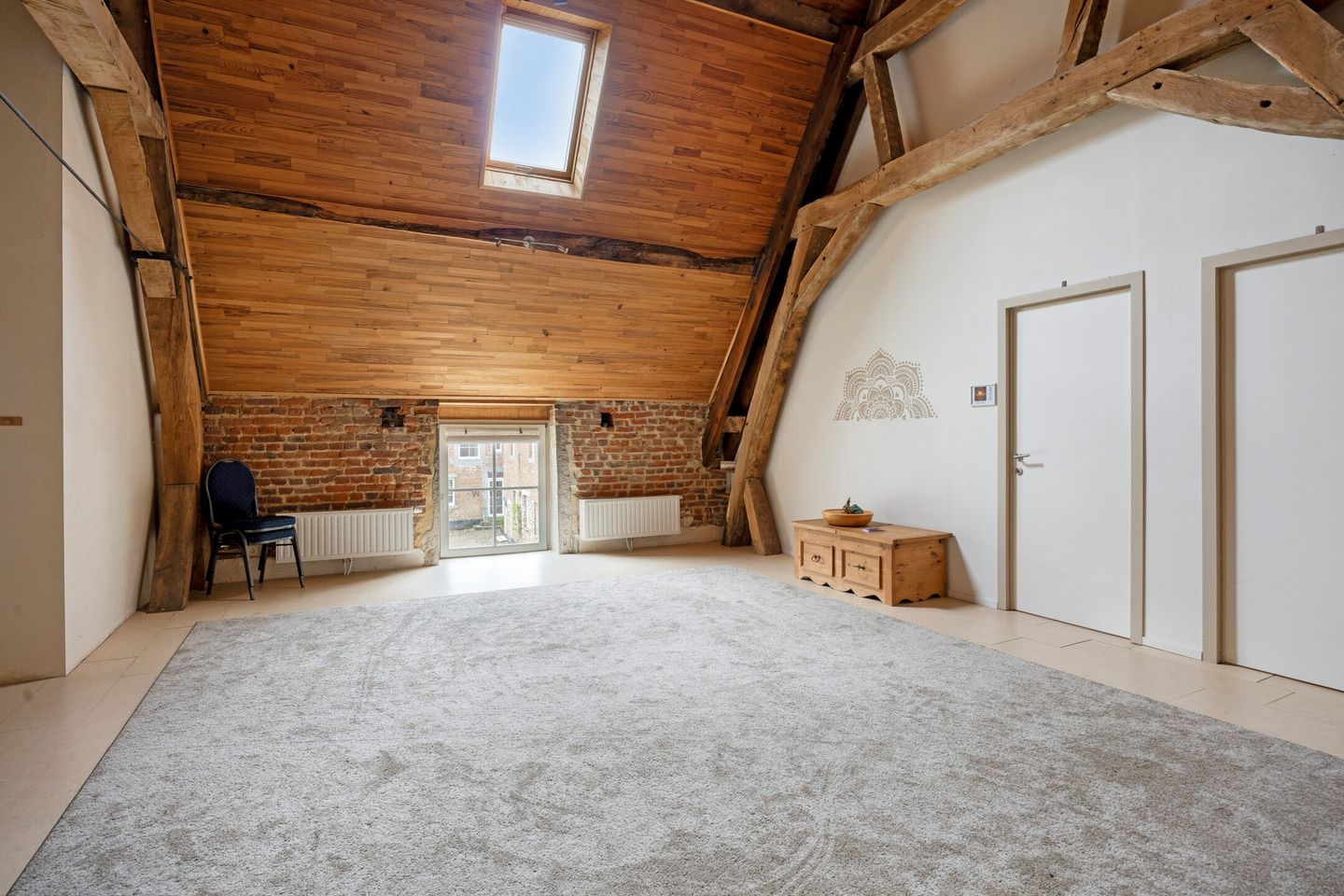 Historic Castle Farm with 61 Rooms and Park-like Grounds — 20