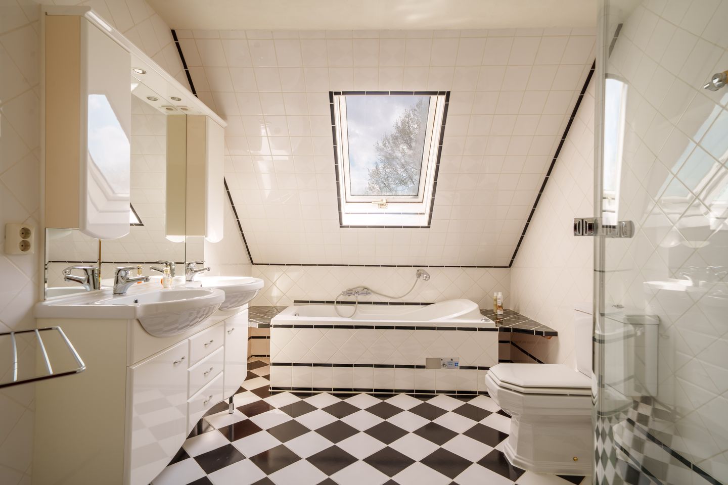 Photo 35 of Wielewaallaan 2