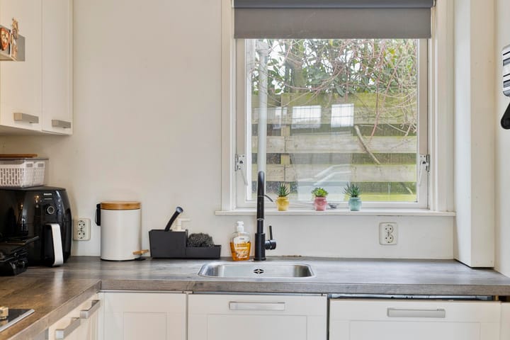 Tussenwoning te koop: van der Sluislaan 6, Heerenveen