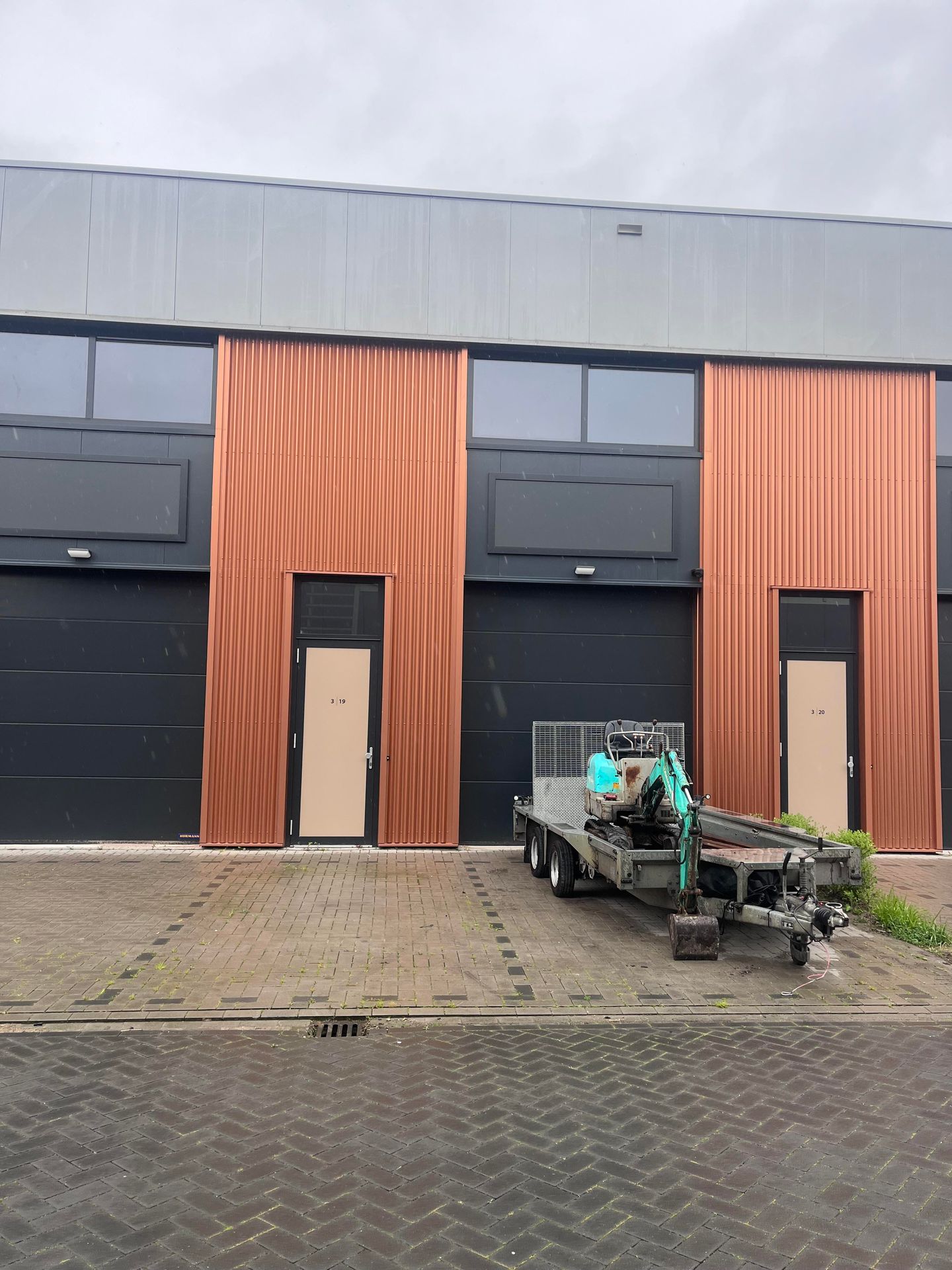 View photo 2 of Agriport 3-19