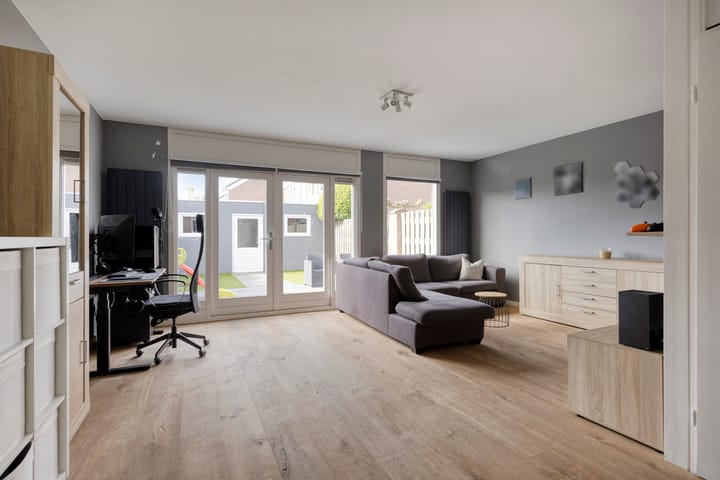 Photo 2 of Desselaar 45