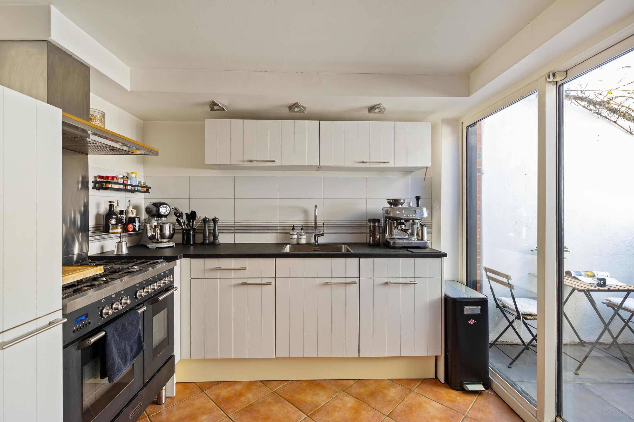 Foto 12 van Warmoesstraat 36