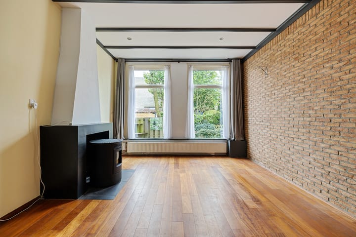 Photo 2 of Dokkumerstraat 1