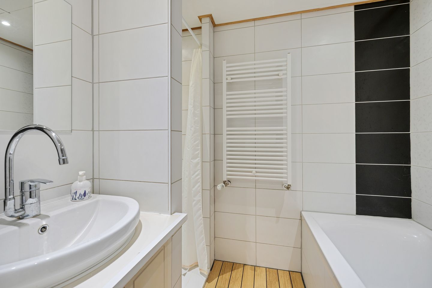 Photo 29 of Dokkumerstraat 1