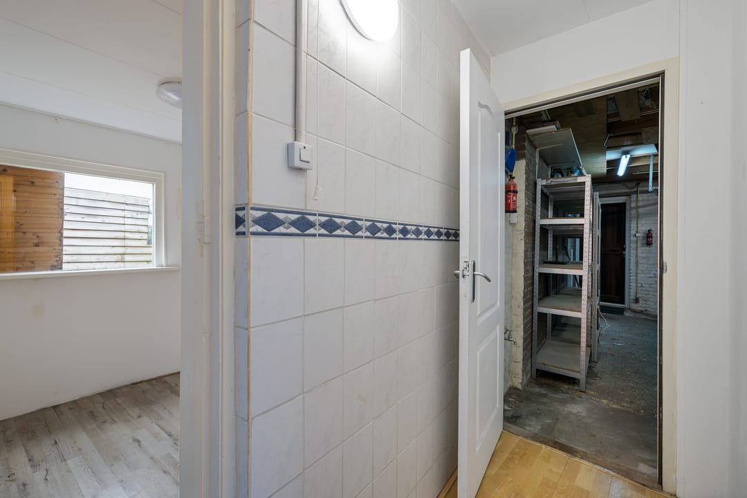 Photo 32 of Dokkumerstraat 1