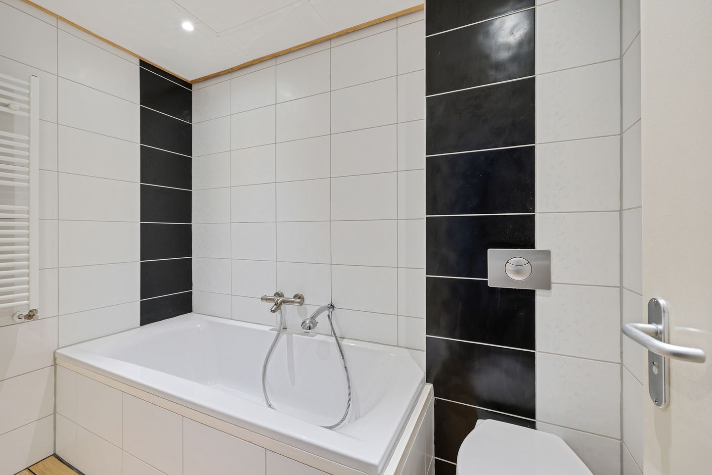 Photo 4 of Dokkumerstraat 1