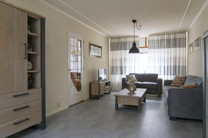 Photo 2 of Moeregrebstraat 40