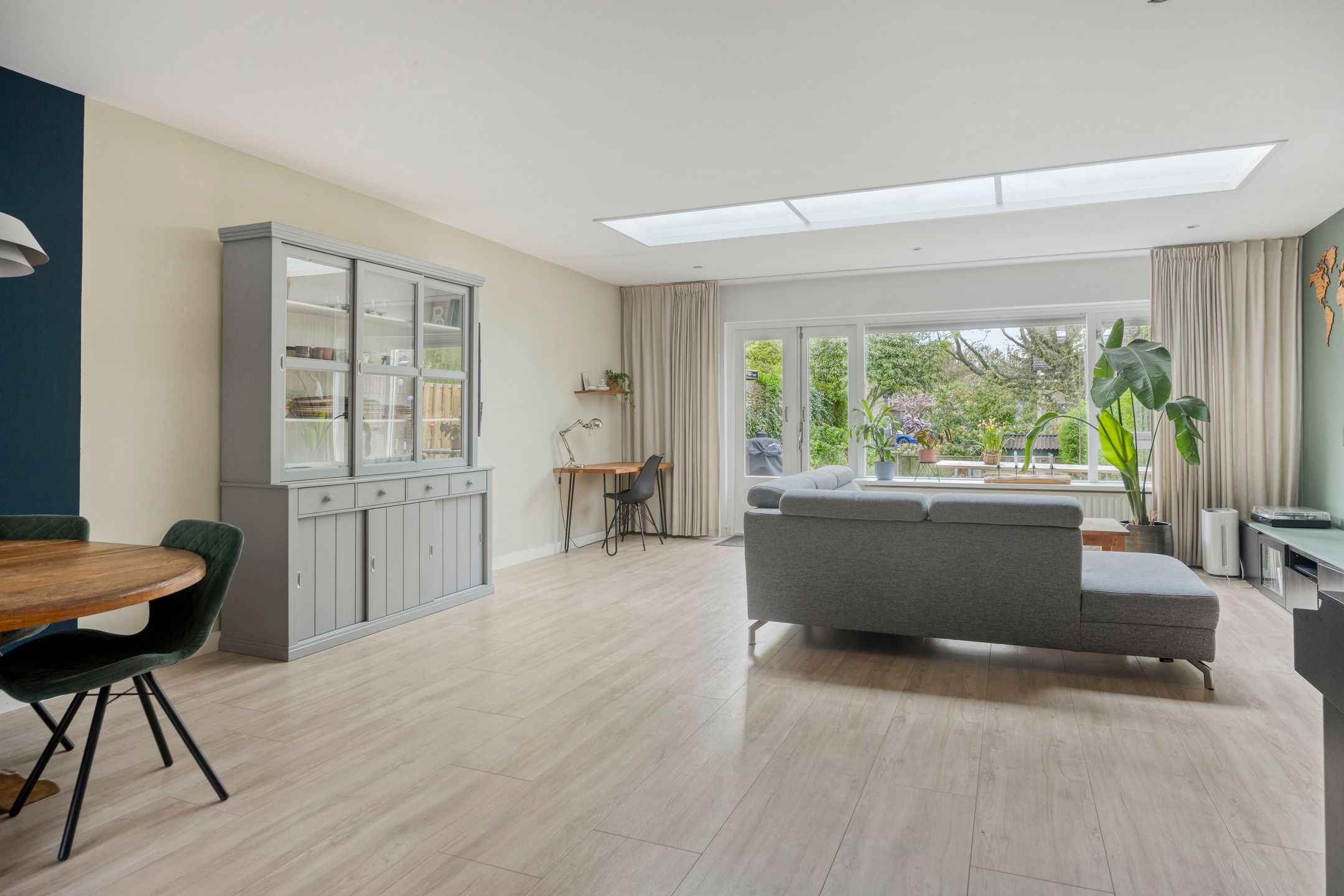 Spacious Family Home with 5 Bedrooms and Deep Southwest-Facing Garden — 9